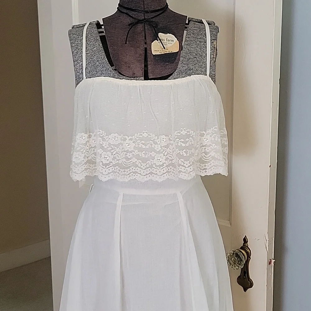 Stunning Roberta White Maxi - Picture 3 of 15